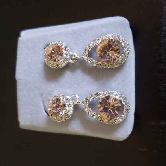 Festive H&M Drop Earrings - Picture 1 of 3